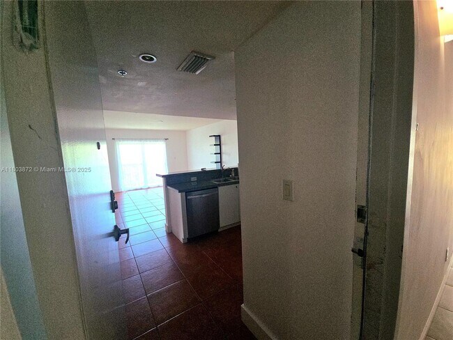 Building Photo - 2740 SW 28th Terrace