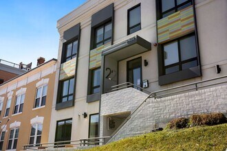 Building Photo - Bright SW Waterfront Condo with Parking Included – Prime DC Location