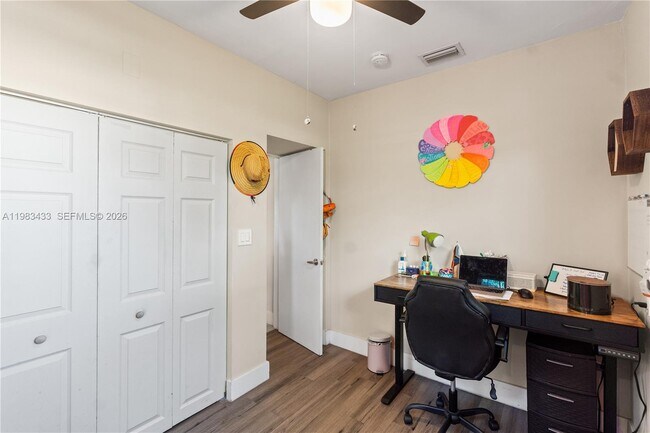 Building Photo - 2447 Wilson St