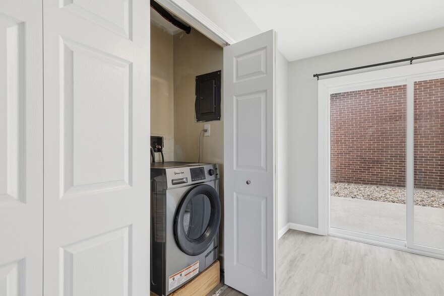 Building Photo - 84 Lasalle St