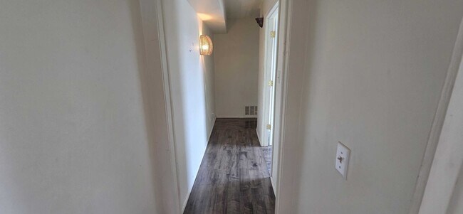 Building Photo - 560 S 600 E