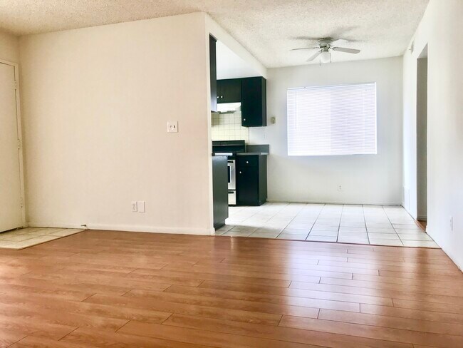 Building Photo - 422 S Garfield Ave