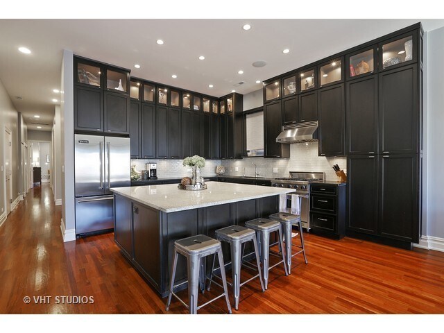 Building Photo - 3161 N Halsted St