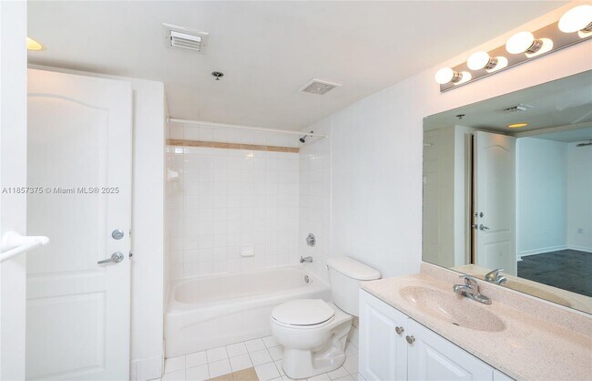 Building Photo - 1200 Brickell Bay Dr