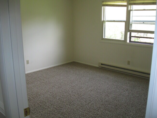 Building Photo - 2002 S Black Ave