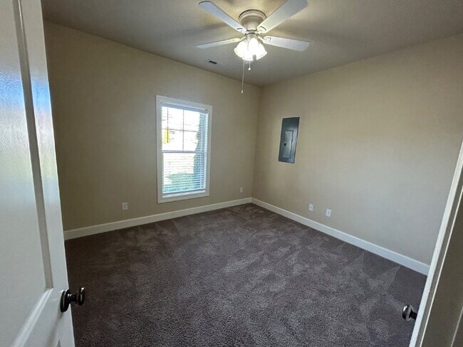 Building Photo - 2 BD 2BA Apartment in Cooper Square For Rent!