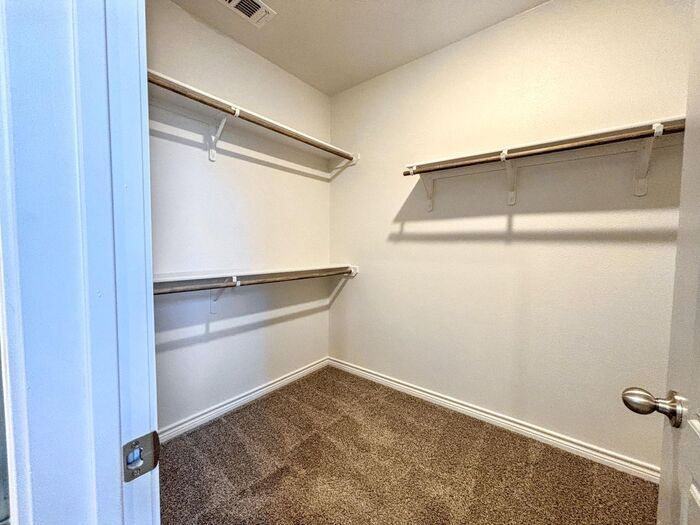 Building Photo - 722 Freedom Cir