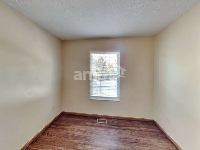 Building Photo - 115 Grove Run Rd