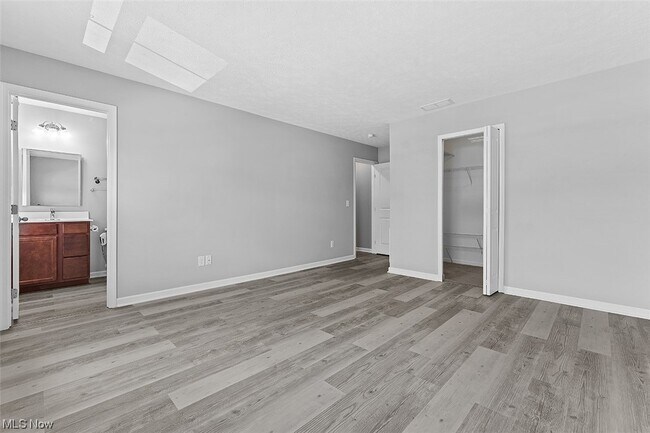 Building Photo - 10342 Liberty Cove
