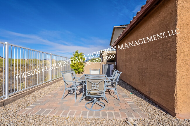 Building Photo - 6012 S Meadow Breeze Dr