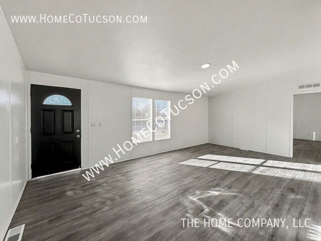 Building Photo - 5717 S Stewart Blvd