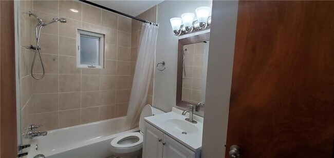 Building Photo - 419 Canyon Dr