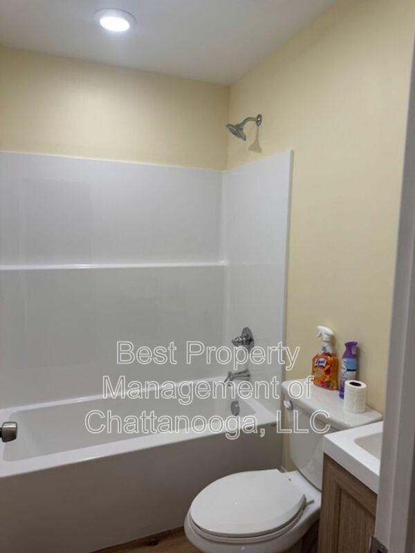 Building Photo - 5281 Usher Dr