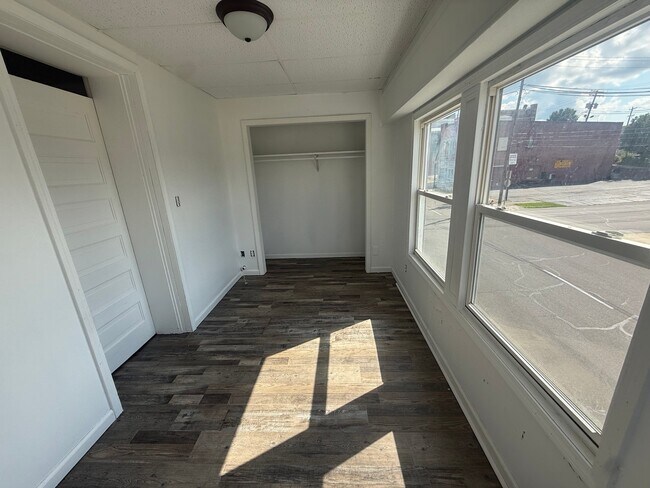 Building Photo - 1330 I St