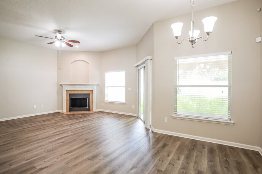Building Photo - 3349 Horseshoe Trail Dr