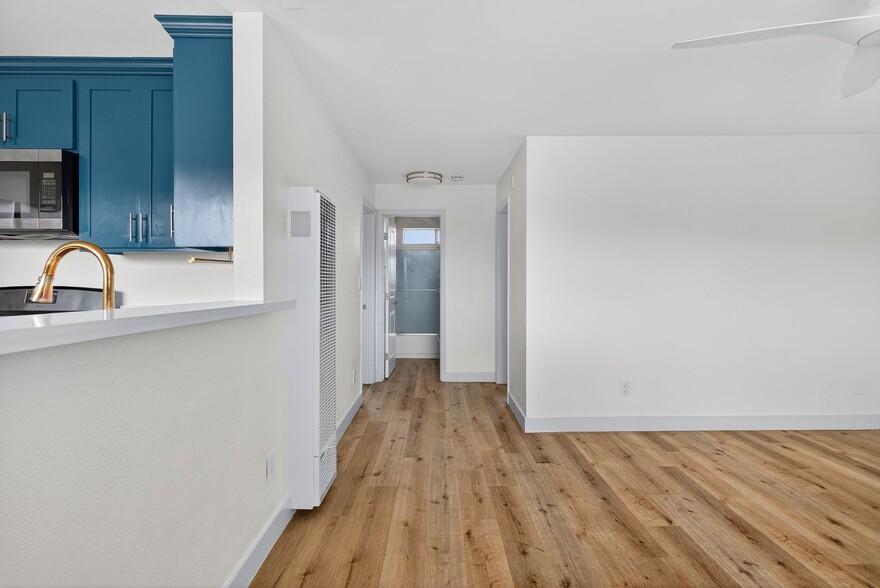 Building Photo - 921 Alamitos Ave