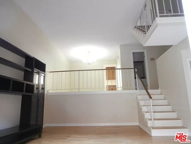 Building Photo - 1711 Grismer Ave