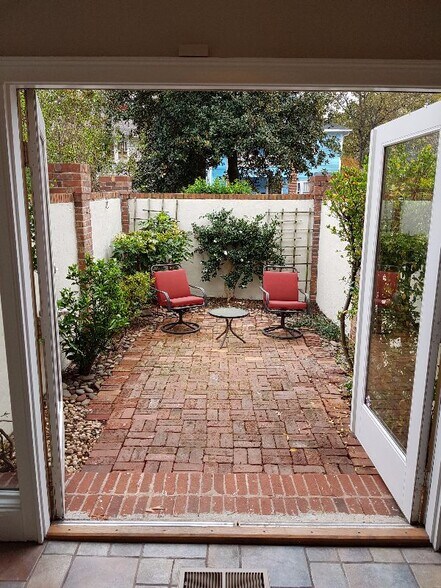 Building Photo - 336 5th St NE