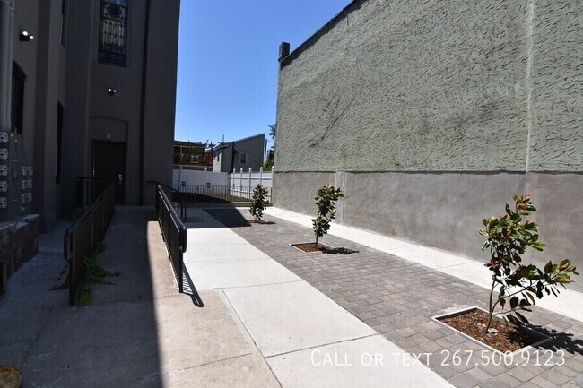 Building Photo - 1236 E Columbia Ave