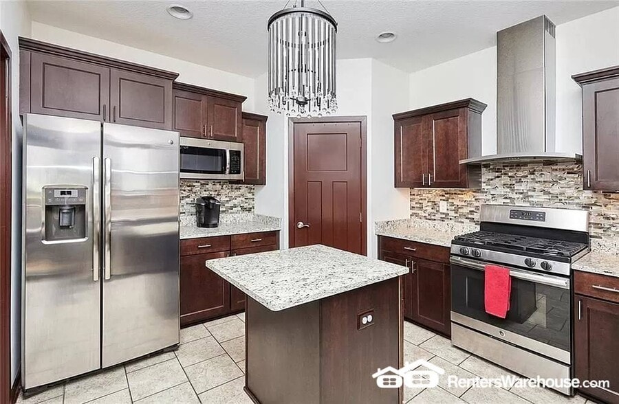 Building Photo - 254 S 91st St