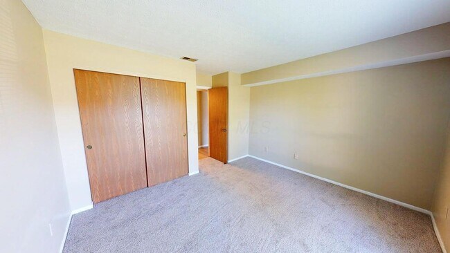 Building Photo - 2064 Park Run Dr