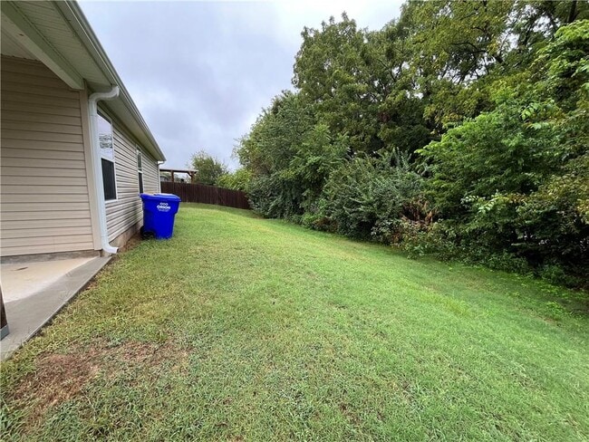 Building Photo - 303 Wood Creek St