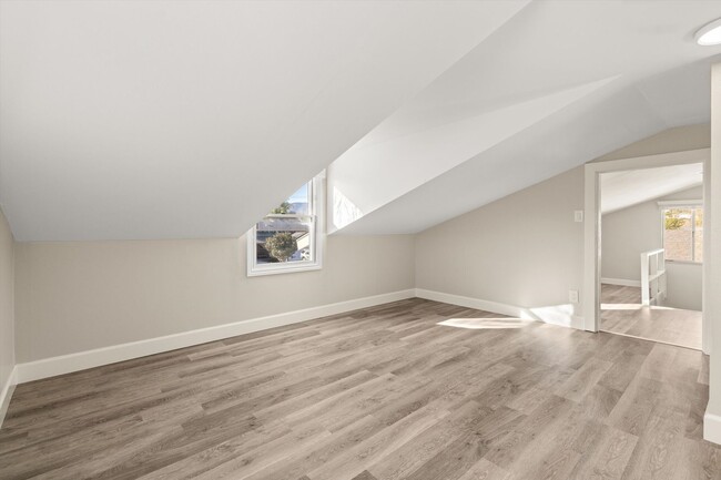 Building Photo - Modern, Newly Renovated Four Bedroom, Thre...