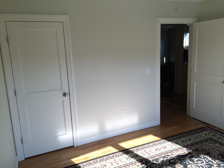 Bedroom 2 for rent - 156 Green St