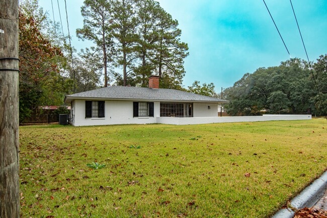 Building Photo - 895 Greg Dr
