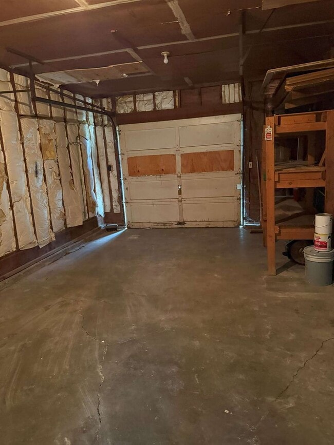 Building Photo - 3 bedroom, 1 bath remodeled home