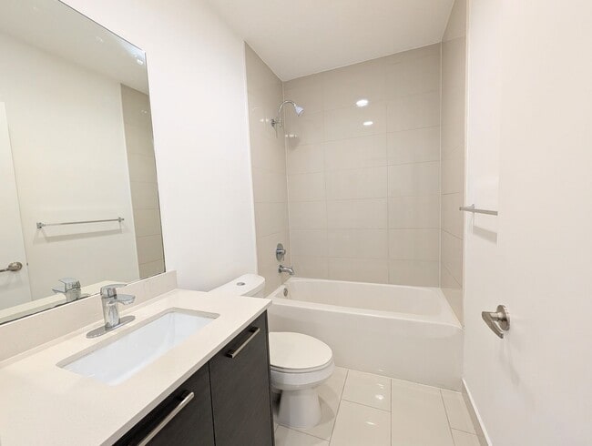 Building Photo - Gorgeous 2BR/2.5BA Townhouse in Gated Community – Lauderhill