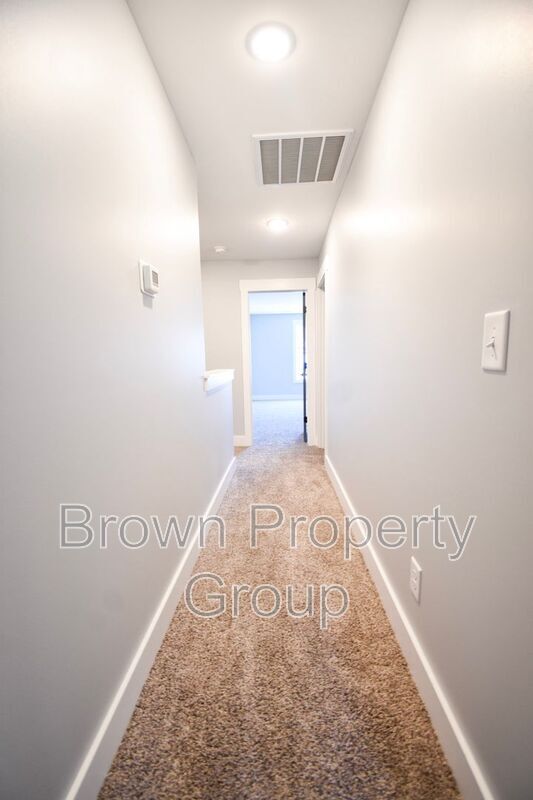 Building Photo - 3036 Candlelight Dr