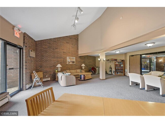 Building Photo - 3850 Plymouth Blvd