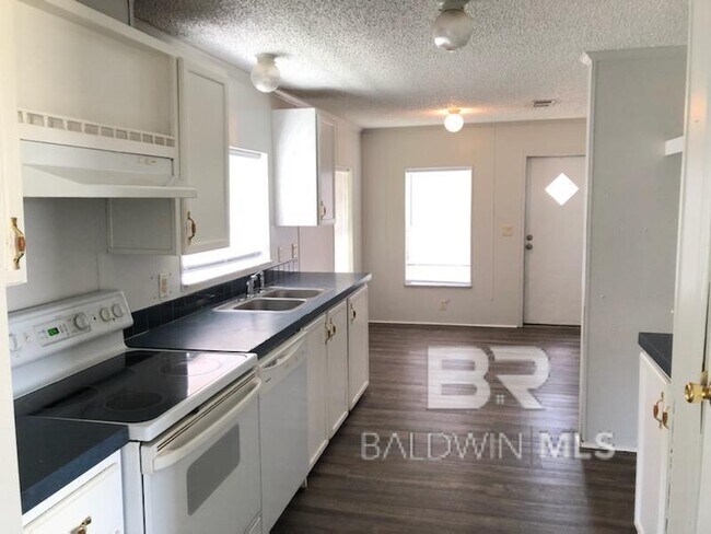 Building Photo - 210 Swallow Cir