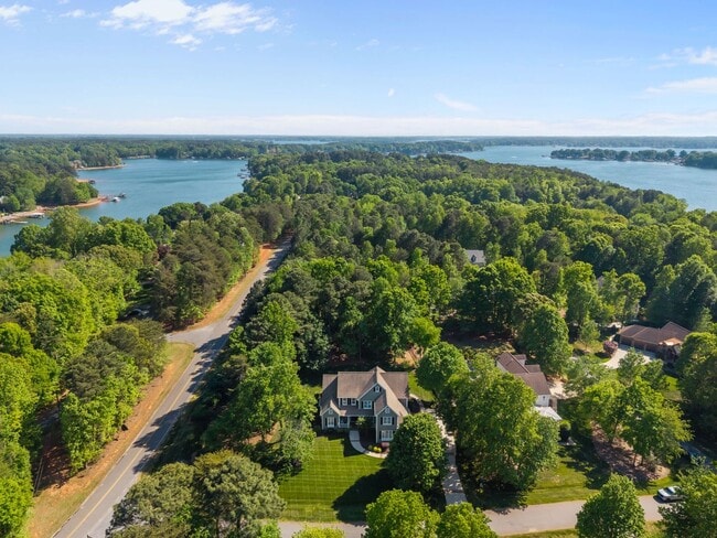 Building Photo - 107 Spears Creek Dr