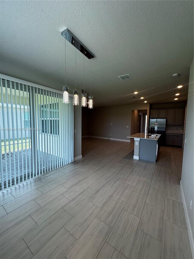 Building Photo - 6712 Cloverdale Ave