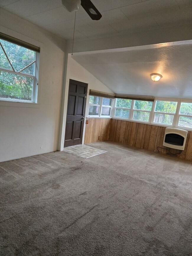 Building Photo - 300 Cherry Ave