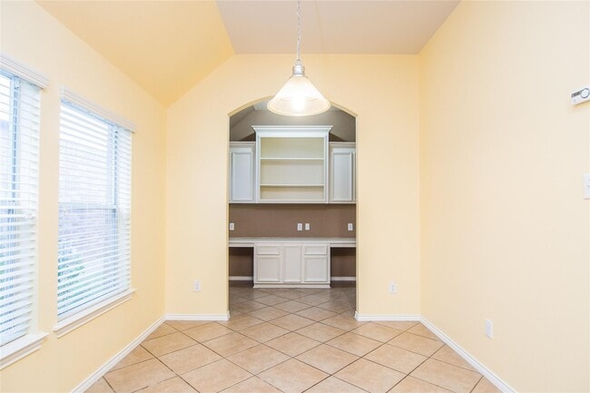 Building Photo - 8847 Distant Woods Dr