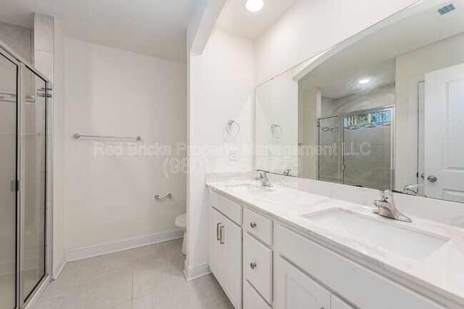 Building Photo - 8046 Saluda Dr