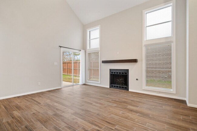 Building Photo - 1931 Invermere Dr