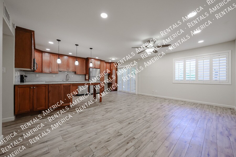 Building Photo - 5525 E Thomas Rd