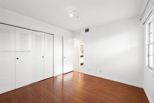 Building Photo - 650 SW 124th Terrace