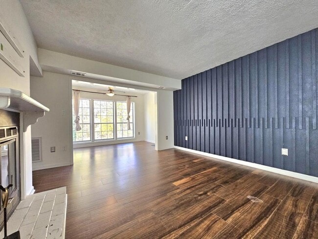 Building Photo - 7660 Willow Point Dr