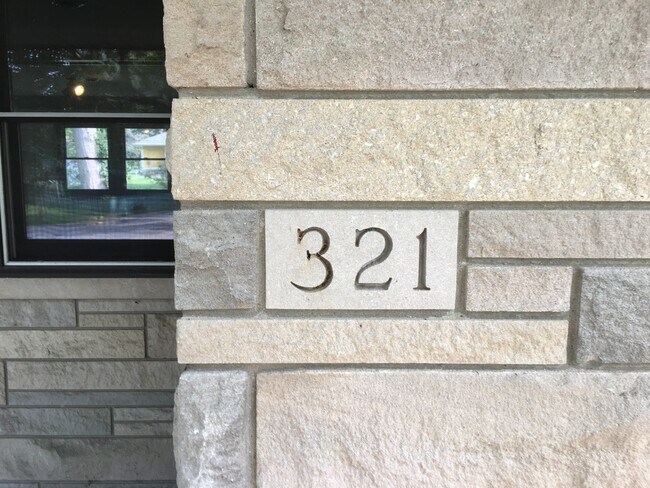 Building Photo - 321 E Wylie St