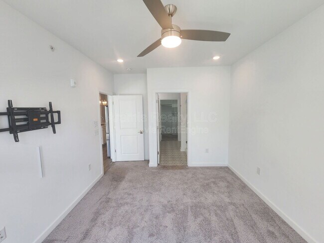 Building Photo - 383 Grant Cir SE