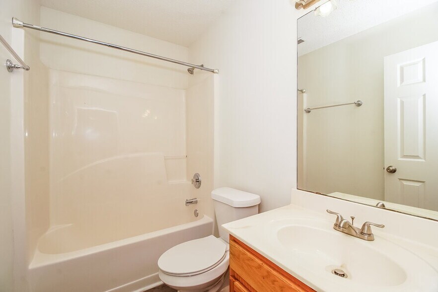 Building Photo - 2120 Speedwell Ct