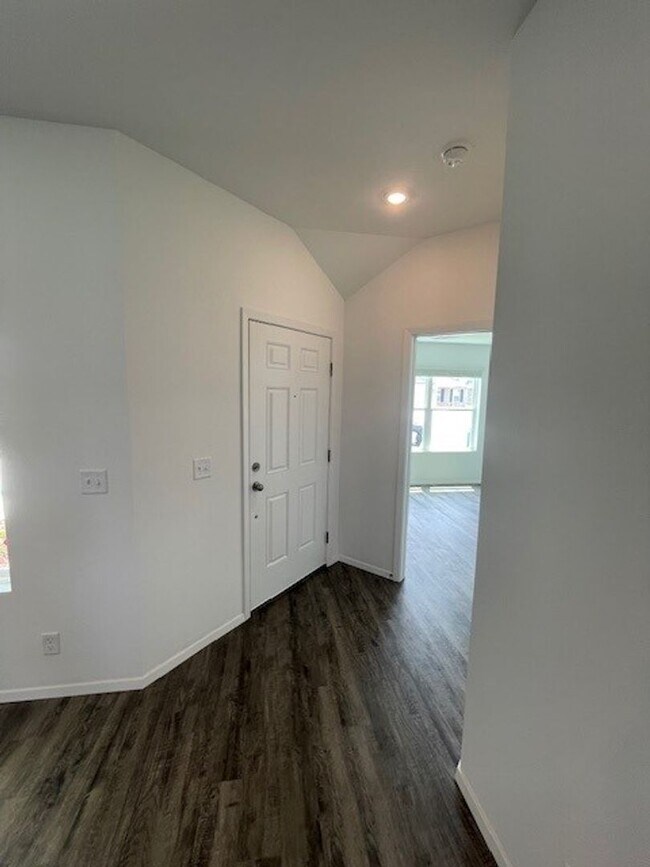 Building Photo - Beautiful new 4 bedroom in Bixby