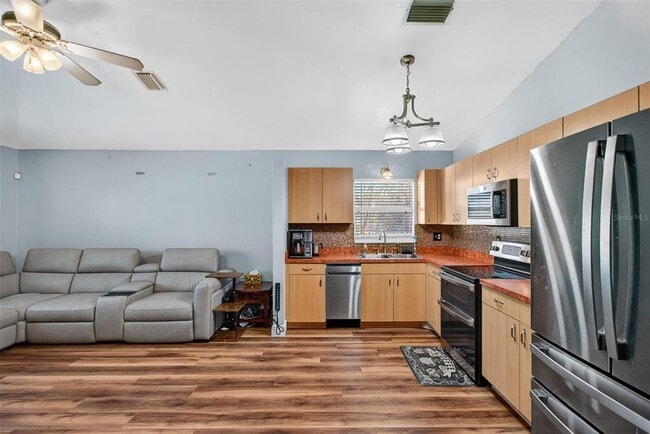 Building Photo - 2174 19th Ave SW