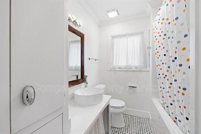 Building Photo - 1113 N New Rd