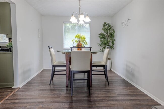 Building Photo - 2073 Raintree Pl